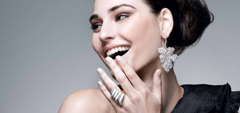 چطور لباس های مان را با زیورآلات مان ست کنیم؟ چطور لباس های مان را با زیورآلات مان ست کنیم؟